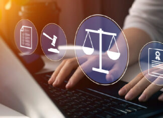 Advogado usando computador e ícones da área do Direito estão na tela